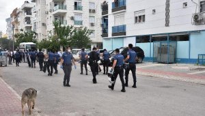 Antalya'da, karantina uygulanan mahallede gerginlik