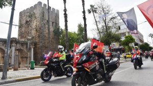 Antalya'da polisten 19 Mayıs konvoyu