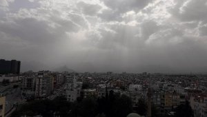 Antalya'da sıcak hava bunalttı, taşınan toz gökyüzünü kapladı