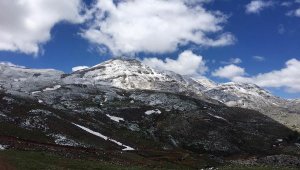 Antalya'nın Göktepe Yaylası'nda mayıs karı