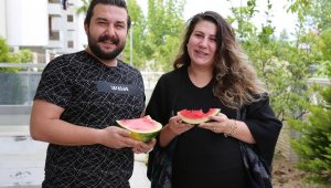 Aşeren hamile kadına Vali'den karpuz izni