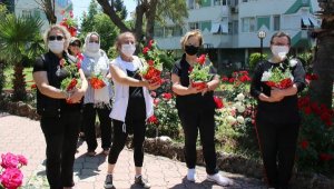 Başkan Böcek'ten Anneler Günü çiçeği