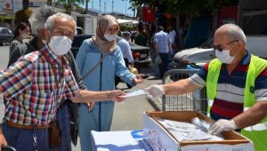Büyükşehir Alanya'da maske dağıttı