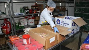 Büyükşehir kapı kapı gıda yardımı yapıyor