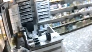 Çöp atmaya çıkan marketçinin parası çalındı