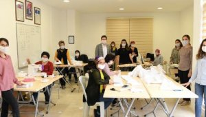 Demre Belediyesi'nde maske üretimi