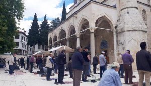 Elmalı'da 74 gün sonra cuma namazı kılındı