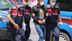 Evde özel düzenekle uyuşturucu yetiştirdi