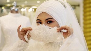 Gelinlere işlemeli ve nakışlı özel tasarım maske