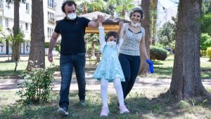 Günler sonra dışarı çıkan lösemi hastası Öykü Arin: En mutlu günüm