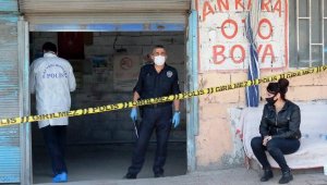 Haber alamadığı babasını, kapı kilidini kırarak girdiği iş yerinde ölü buldu