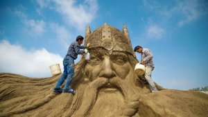 Heykeltıraşlar gelemeyince iş ustalara kaldı