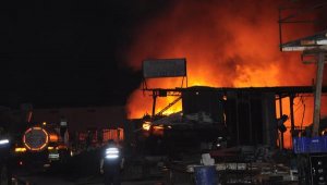 Hurda deposunda çıkan yangın korkuttu