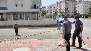 Karantina bölgesindeki annesi için pazar alışverişi yaptı, polis gözetiminde verdi