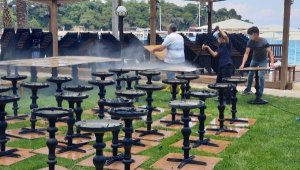 Kemer'de plaj, kafe ve restoranlar hazır