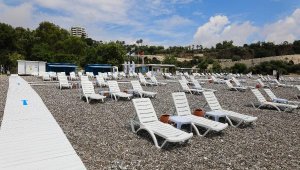 Konyaaltı Sahili, tatilcileri bekliyor