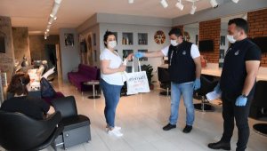 Konyaaltı'nda berber ve kuaförlere sağlık kiti