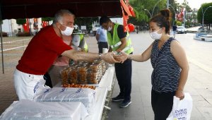 Manavgat Belediyesi'nden lokma dağıtımı
