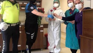 Manavgat polisinden 'Anneler Günü' çiçeği