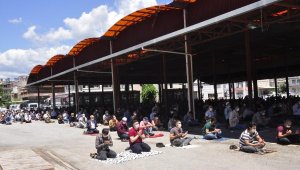 Manavgat'ta cemaat, pazar yerine sığmadı