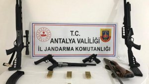 Manavgat'ta silah kaçakçılığı operasyonu