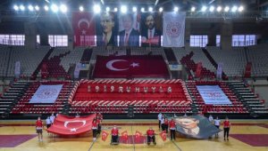 Milli sporcular 19.19'da Türk bayrağı açtı