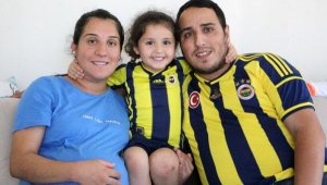 Minik Buğlem'in Fenerbahçe ve Alanyaspor aşkı görenleri şaşırtıyor