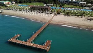 Misafirler dönmek istemeyince 5 yıldızlı otel açık tutuldu lar