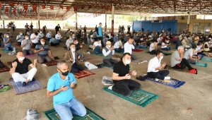 Normalleşme süreci sonrası Aksu'da ilk cuma namazı