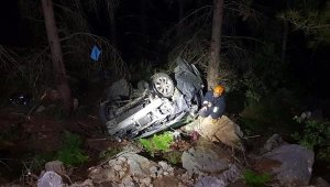 Otomobil uçurumdan yuvarlandı: 1 ölü, 1 yaralı