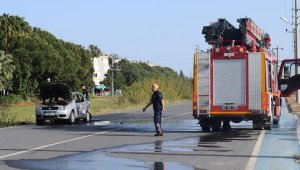 Park halindeki otomobil yandı