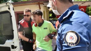 Polise karşı geldi, gözaltına alındı