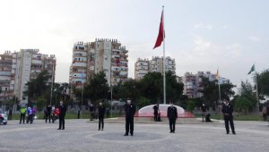 Polisten 19.19'da İstiklal Marşı