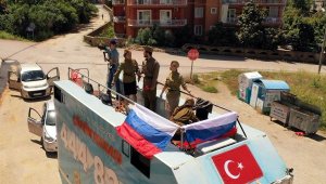 Ruslar '9 Mayıs'ı balkonlarda kutladı