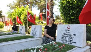 Şehit kardeşlerinin aşkı şehitlikte yeşerdi