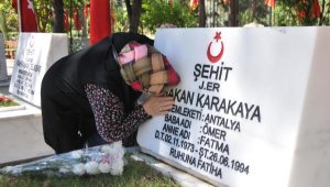 Şehitlikte bayram hüznü