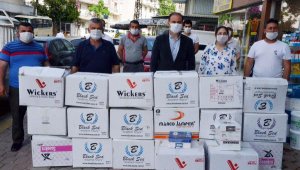 Serik MHP'den çocuklara ayakkabı