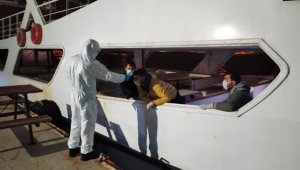 Seyahat izni almadan tekneyle denize açılan 4 kişiye, 12 bin 600 lira ceza