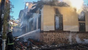 Sit alanındaki ev, alev alev yandı