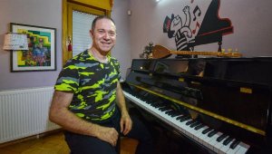 Sümer Ezgü'den '19 Mayıs'a özel marş