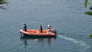Yasağa rağmen denize girmek isteyen 5 kişiye ceza