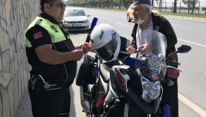 Yasağı ihlal eden 84 yaşındaki sürücü, kamyonetiyle trafiği karıştırdı