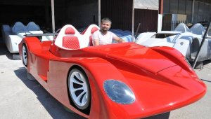 180 metrekarelik atölyesinde 'deniz otomobili' üretiyor