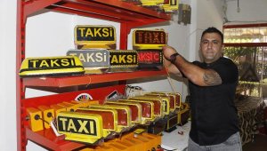 20 metrekarelik dükkanda ürettiği tepe lambalarını Avrupa'ya yolluyor