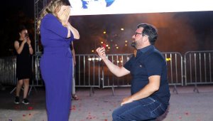 'Arabalı Sinema Günleri'nde sürpriz evlilik teklifi