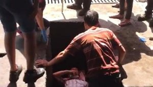 Adres sormak için girdiği tamirhanede kanala düşüp, yaralandı