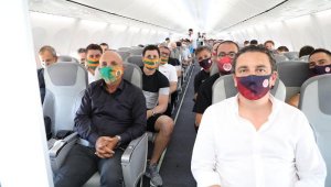 Alanyaspor ve Antalyaspor aynı uçakta İstanbul'a yola çıktı