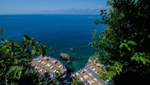 Antalya Lara'daki falez plajları açıldı