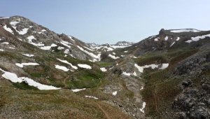 Antalya'da haziranda kar manzaraları