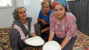 Atadan kalma yöntemle keçi peyniri üretiyorlar